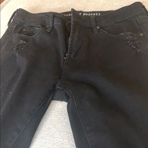 Black ripped skinny jeans